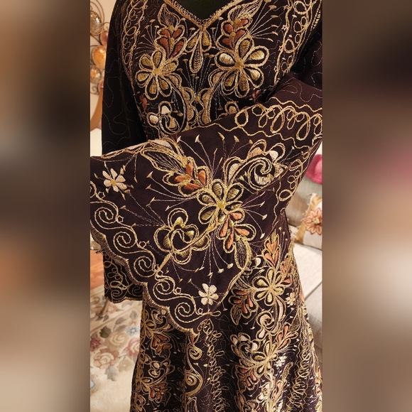 Heavily Embroided middle Eastern Kaftan - Picture 3 of 5